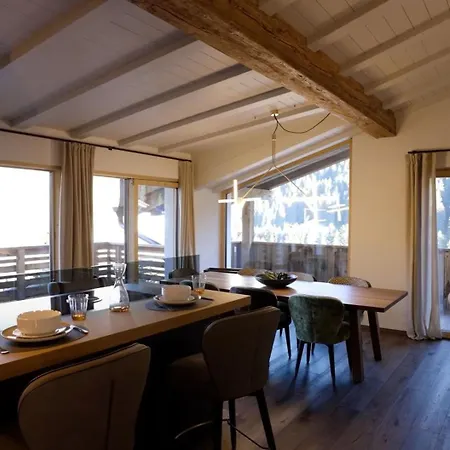 Four-bedroom Alpine D In The Heart Of Appartamento